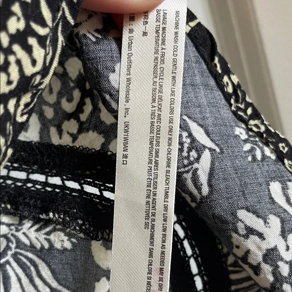 Free People slip dress Forever Fields Black Floral read size intimately free - Picture 12 of 13